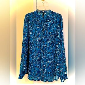 Kut from the Kloth blue and black print blouse with roll-tabbed sleeves.  Size M